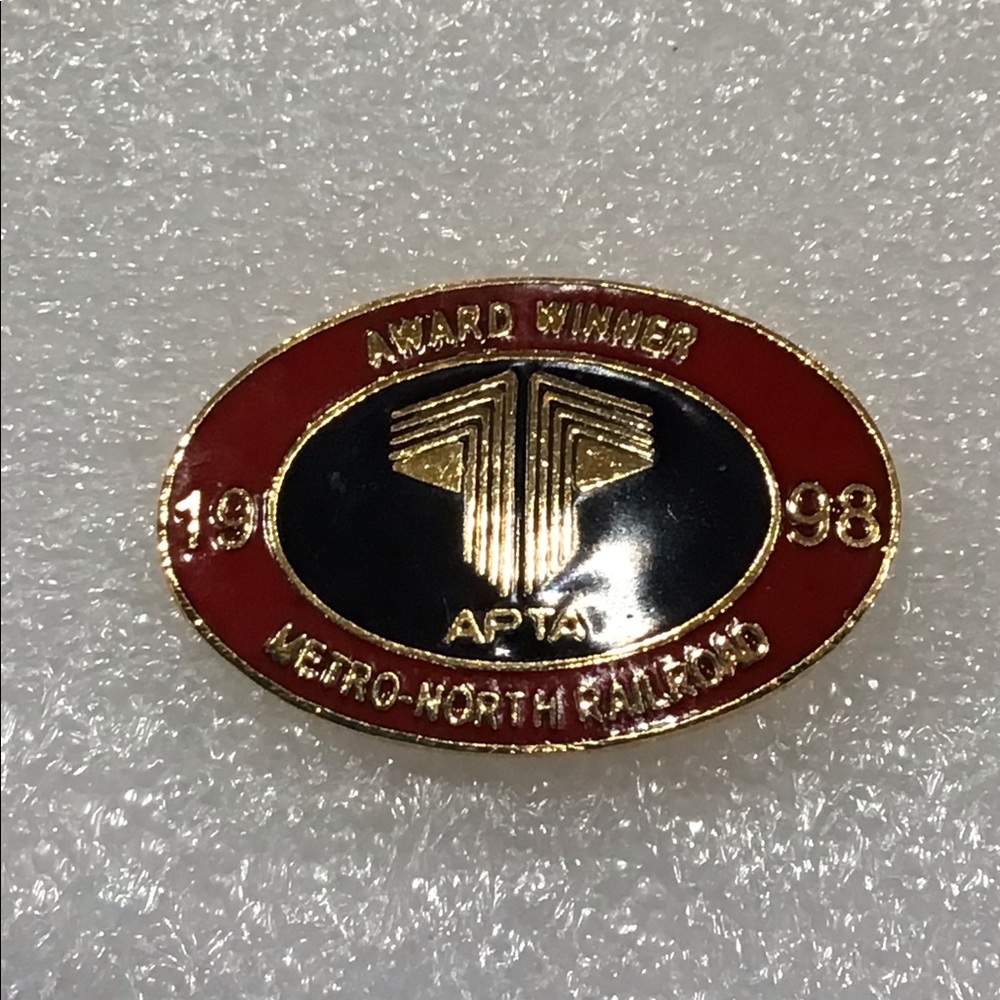 Metro North award winner pin 1998 unisex